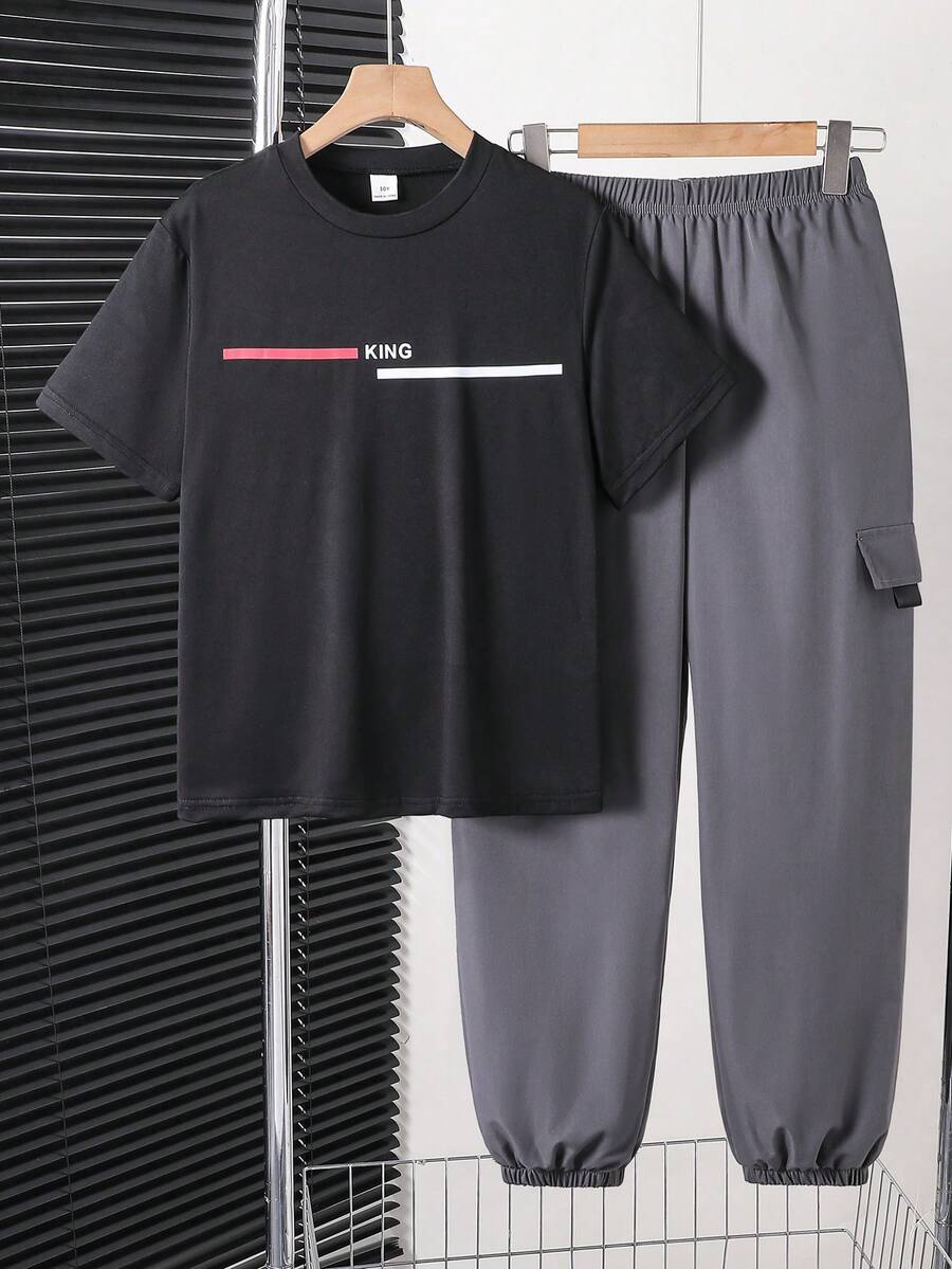 SHEIN 男童春夏国王印花黑色短袖T恤+灰色工装裤休闲套装（2件套） - 黑色 - 查看 1