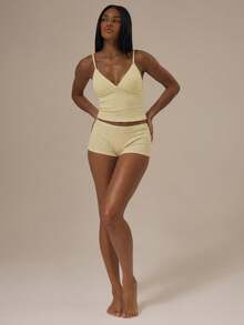 MUSERA ESSENTIALS Bộ đồ hai mảnh gồm áo hai dây tam giác họa tiết chấm bi, dây đeo điều chỉnh được và quần đùi ôm sát, thích hợp cho mùa thu đông, đồ lót mặc nhà thoải mái, đồ lót thiết yếu hàng ngày cho kỳ nghỉ. - Vàng nhạt - Xem 5