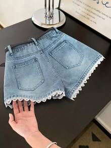 GlowEve Shorts vaqueros informales de mujer con adorno de encaje lavado - Azul - Ver 2