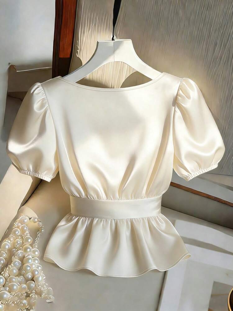 Franclia Élégante blouse style palais avec encolure échancrée, taille en satin, volants à l'ourlet et manches à volants ornées de perles - Nude - Voir 2