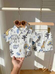 SHEIN Playful Pals 2件套幼儿男童度假绿色热带植物图案短袖衬衫+松紧腰短裤套装，童装。幼儿服装，幼儿衬衫，幼儿短裤，婴儿套装，6个月-3岁 - 白色 - 查看 7