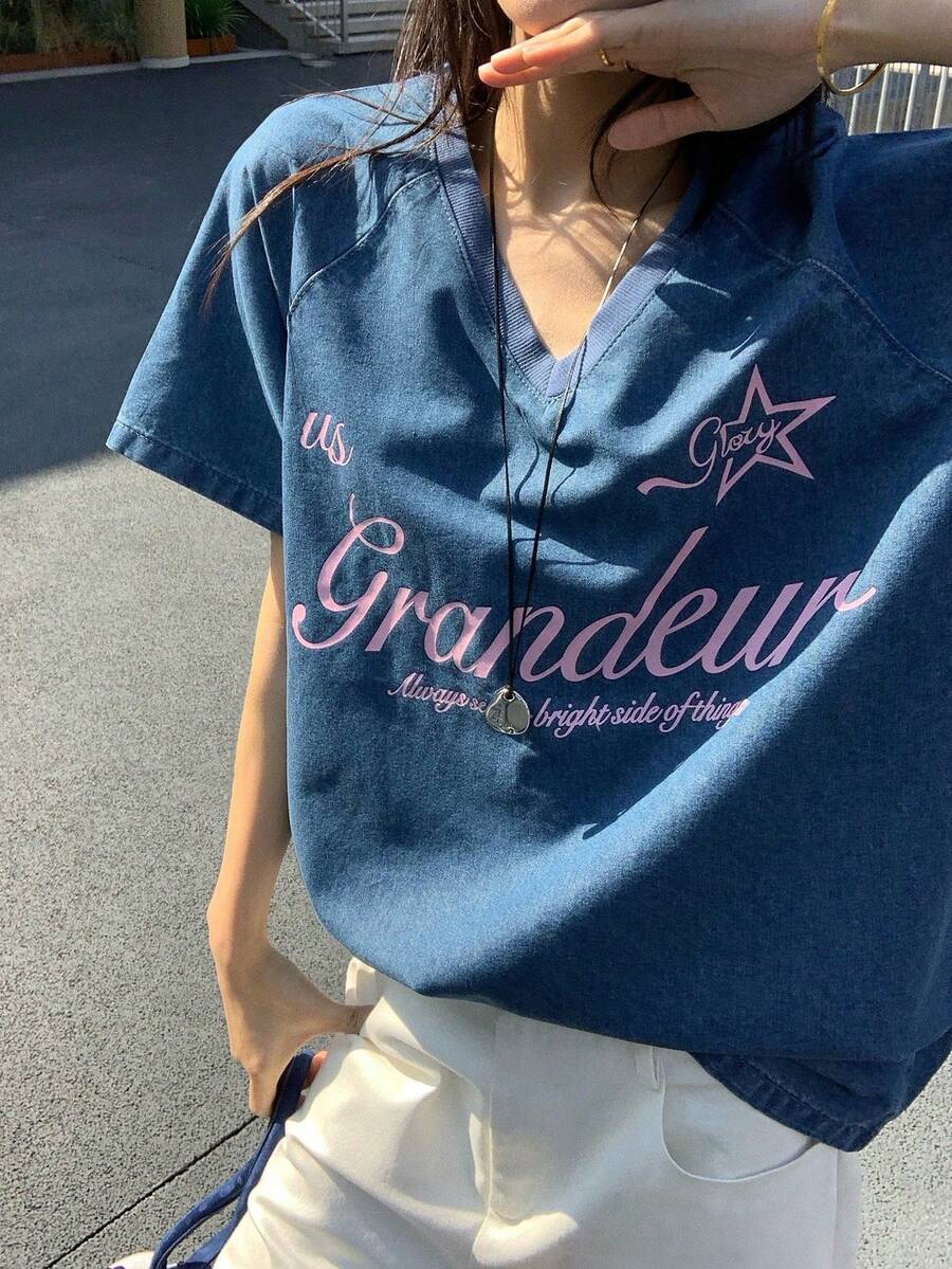 DAZY 女士夏季V领宽松字母刺绣牛仔套头衫 - 中等水洗藍 - 查看 1