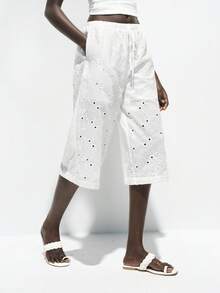 Lumivelle 女士休闲度假低腰抽绳花卉镂空刺绣蕾丝口袋度假风七分裤，春夏款 - 白色 - 查看 3