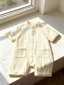 SHEIN 幼儿男童纽扣前袋贴片立领连体衣，适合日常休闲穿着、旅行、聚会、节日和上学，春夏季节（3个月-2岁） - 杏色 - 查看 1