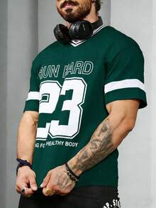 Gym Rark 男士字母条纹印花V领短袖休闲运动T恤基础款T恤篮球服男士连帽衫 - 墨綠色 - 查看 5