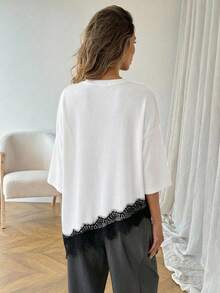 EMERY ROSE Camiseta de mujer de algodón con textura de unicolor, bajo asimétrico con aplicación de encaje, versátil y adecuada para uso casual, vacaciones, playa y otras ocasiones en primavera/verano - Multicolor - Ver 2