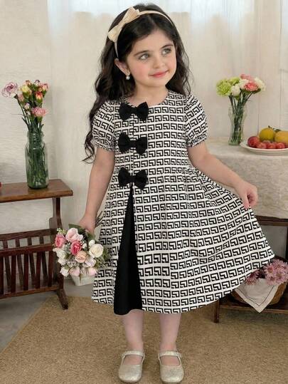 SHEIN Váy tay phồng họa tiết hoa nhí cho bé gái