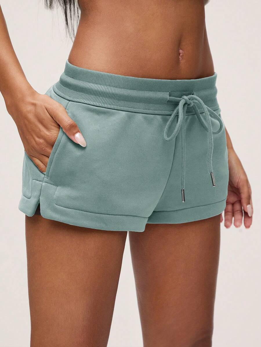 SHEIN BASICS 女款舒適低腰開衩運動短褲 休閒運動風寬鬆款 春夏健身運動穿搭 鐵鏽色/灰塵色/鼠尾草綠