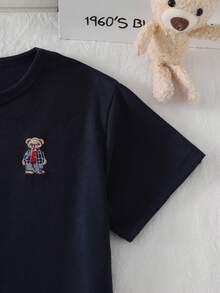 SHEIN Bộ đồ ngủ phong cách Hàn Quốc cho bé trai, họa tiết gấu kẻ caro dễ thương, áo thun có túi và quần in hình gấu toàn thân. - Xanh đậm - Xem 6