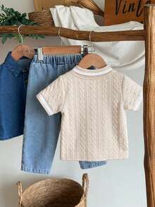 Ensemble polo jacquard décontracté couleur abricot et pantalon en jean pour bébé garçon, coupe ample et confortable, convient pour les sorties quotidiennes, les activités scolaires, les rassemblements familiaux et les jeux en extérieur - Multicolore - Voir 2