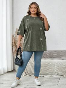 SHEIN CURVE+ Women's Plus Size Round Neck Short Sleeve Loose T-Shirt With Washed Snow Flake And Embroidery - Green - View 3