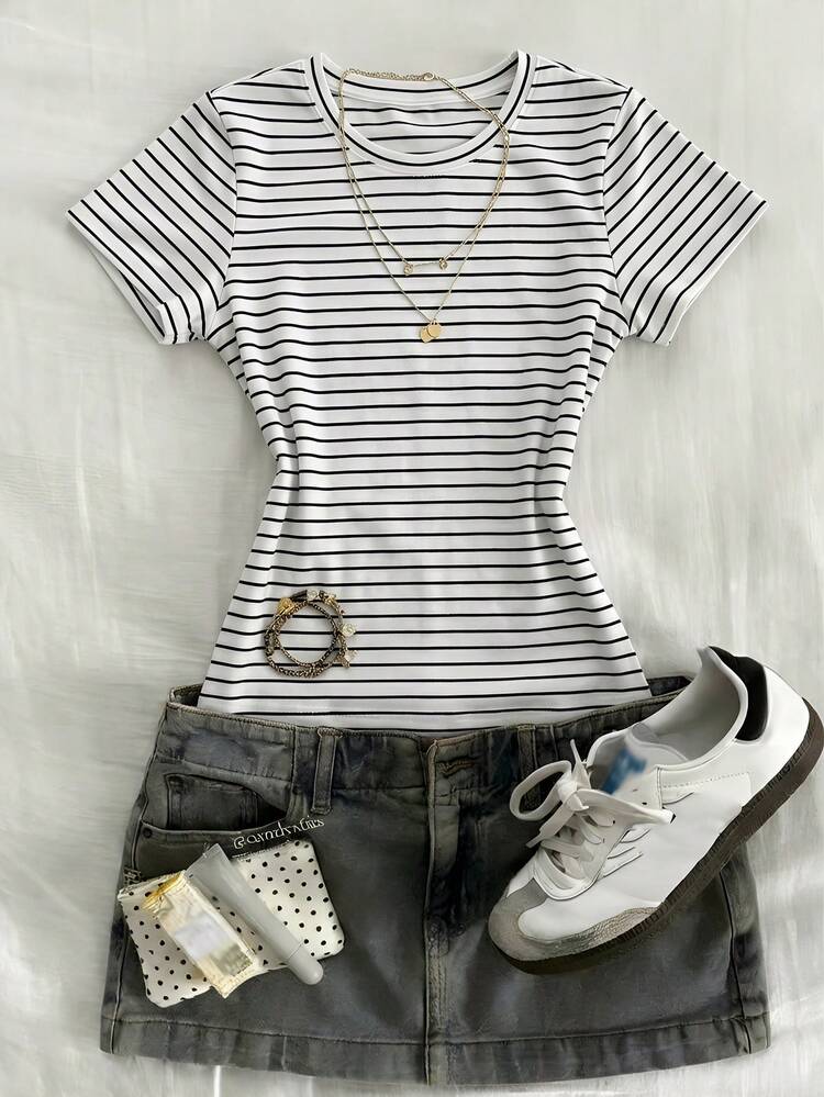 Solid Color Round Neck Fitted Short Sleeve Women T-Shirt