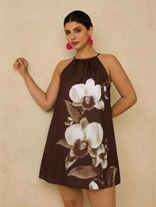 Travachic Gaun Mini Liburan Wanita Ukuran Plus dengan Motif Bunga Hijau Romantis dan Tali Leher Model Halter - Coffee Brown - View 5