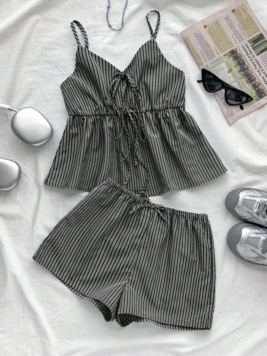 SHEIN 儿童夏季服装 少女夏季套装 蓝色系带吊带背心配蝴蝶结 – 以及休闲夏季套装 女士夏季套装 女士夏季服装 少女夏季套装 青少年女孩服装 - 黑色 - 查看 1
