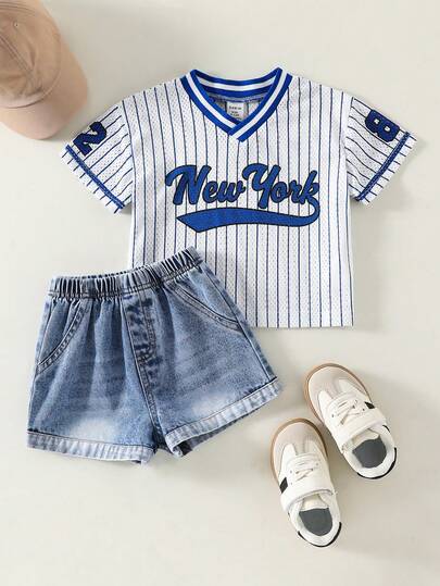 SHEIN 2 piezas Conjunto casual y lindo de camiseta de béisbol de cuello en V y pantalones cortos unisex para bebé niño/niña, pantalones cortos de mezclilla, conjuntos de ropa para bebé, ropa urbana