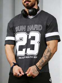 Gym Rark 男士字母条纹印花V领短袖休闲运动T恤基础款T恤篮球服男士连帽衫 - 深灰色 - 查看 3