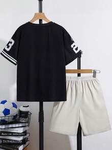 SHEIN 2件組青少年男孩運動休閒套裝，黑色夏季街頭風芝加哥23號圖案T恤與短褲套裝，返校城市度假軟質棒球風服飾 - 彩色 - 查看 4