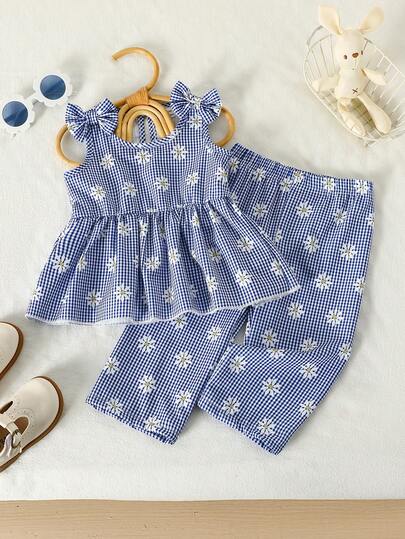 SHEIN Bộ quần áo thường ngày cho bé gái, họa tiết kẻ caro và hoa, có bèo nhún và nơ.