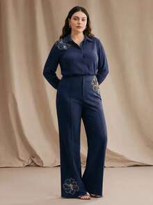 Bộ đồ 2 mảnh thanh lịch màu xanh navy dành cho nữ cỡ lớn của Anewsta, thích hợp cho mùa xuân/hè, gồm áo cardigan dài tay có cổ và quần ống loe, được thêu họa tiết hoa đính sequin trên cả áo và quần, phù hợp cho các buổi tiệc sang trọng, sự kiện kinh doanh, đám cưới và nhiều dịp khác. - Màu xanh hải quân - Xem 7