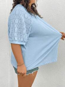 SHEIN CURVE+ Atasan Wanita Ukuran Besar dengan Kombinasi Bahan Berbeda, Kaos Putih - Baby Blue - View 6