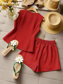 GlowEve CURVE Conjunto de 2 piezas de chaleco y pantalones cortos de satén rojo elegante para mujer talla grande, moda de verano para fiesta de té y vacaciones, con blazer de botones en contraste - Rojo - Ver 2