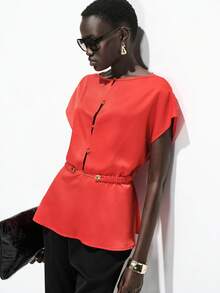 Lumivelle Áo liền thân nữ thời trang cổ thuyền tay cánh dơi, thắt lưng dây xích kim loại, khoét rỗng. - Đỏ - Xem 2