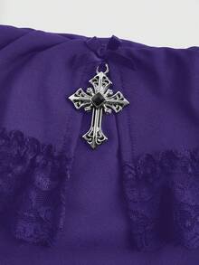 ROMWE Áo liền thân cỡ lớn dành cho nữ, màu tím đậm bí ẩn, thanh lịch kiểu Gothic, với hình chữ thập kim loại, thiết kế trễ vai, vạt áo bất đối xứng, tay áo loe phủ nhung. - Màu tím - Xem 3