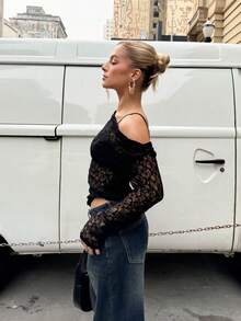 BiaLiraa Áo crop top ren cổ lệch ôm vừa vặn cho nữ, màu trắng, áo dài tay mỏng thời trang xuân/hè cho nữ, quần áo nữ mùa thu - màu đen - Xem 6