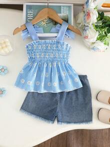 SHEIN Playful Pals 2件組少女夏季套裝，黃色花卉與藍色格紋細肩帶上衣搭配3D蝴蝶結裝飾與牛仔短褲，可愛休閒時尚服飾套裝，2026 - 藍色 - 查看 2