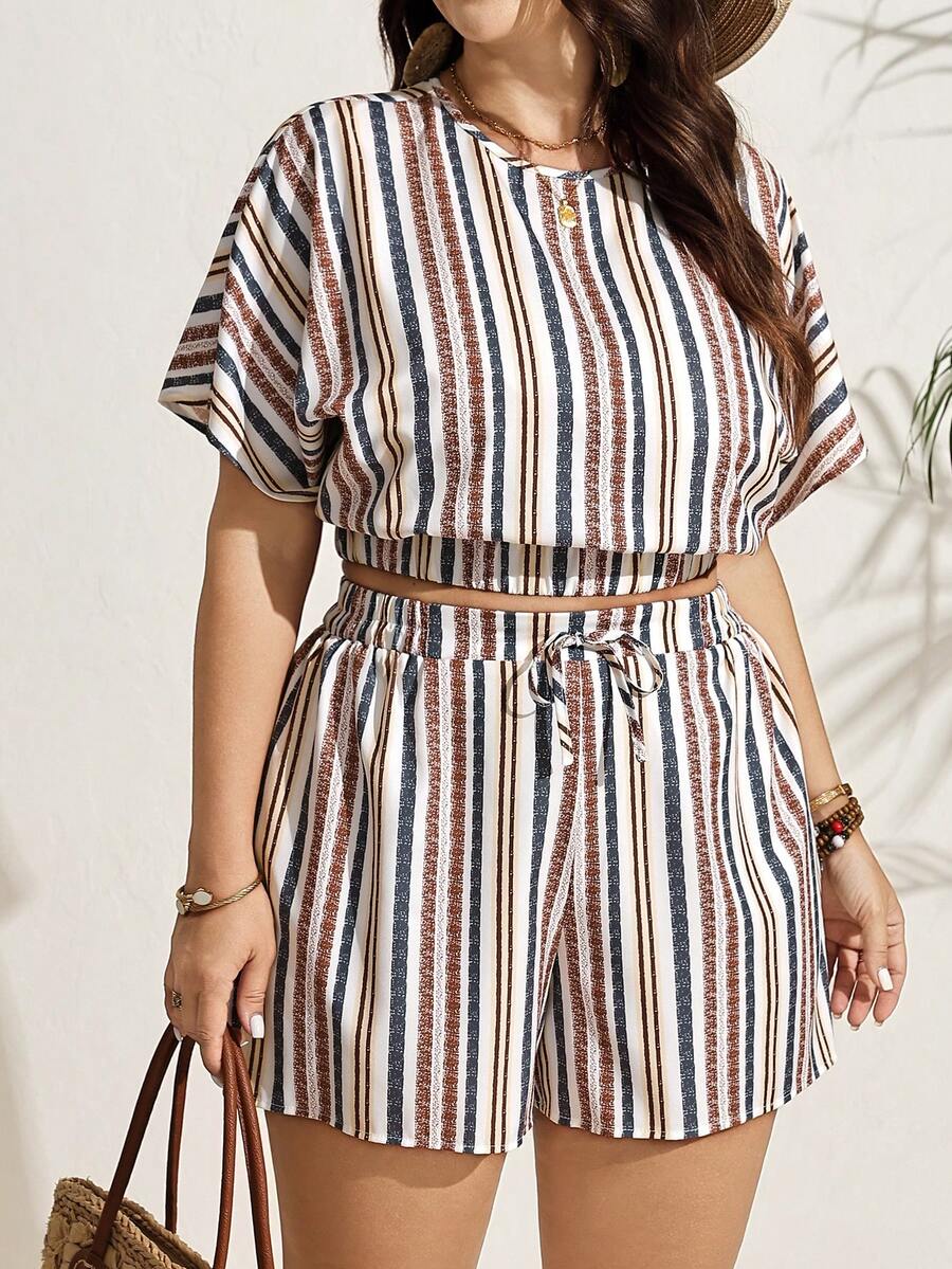 SHEIN LUNE 大码度假休闲条纹蝙蝠袖上衣和短裤两件套 夏季商务休闲 - 彩色 - 查看 1