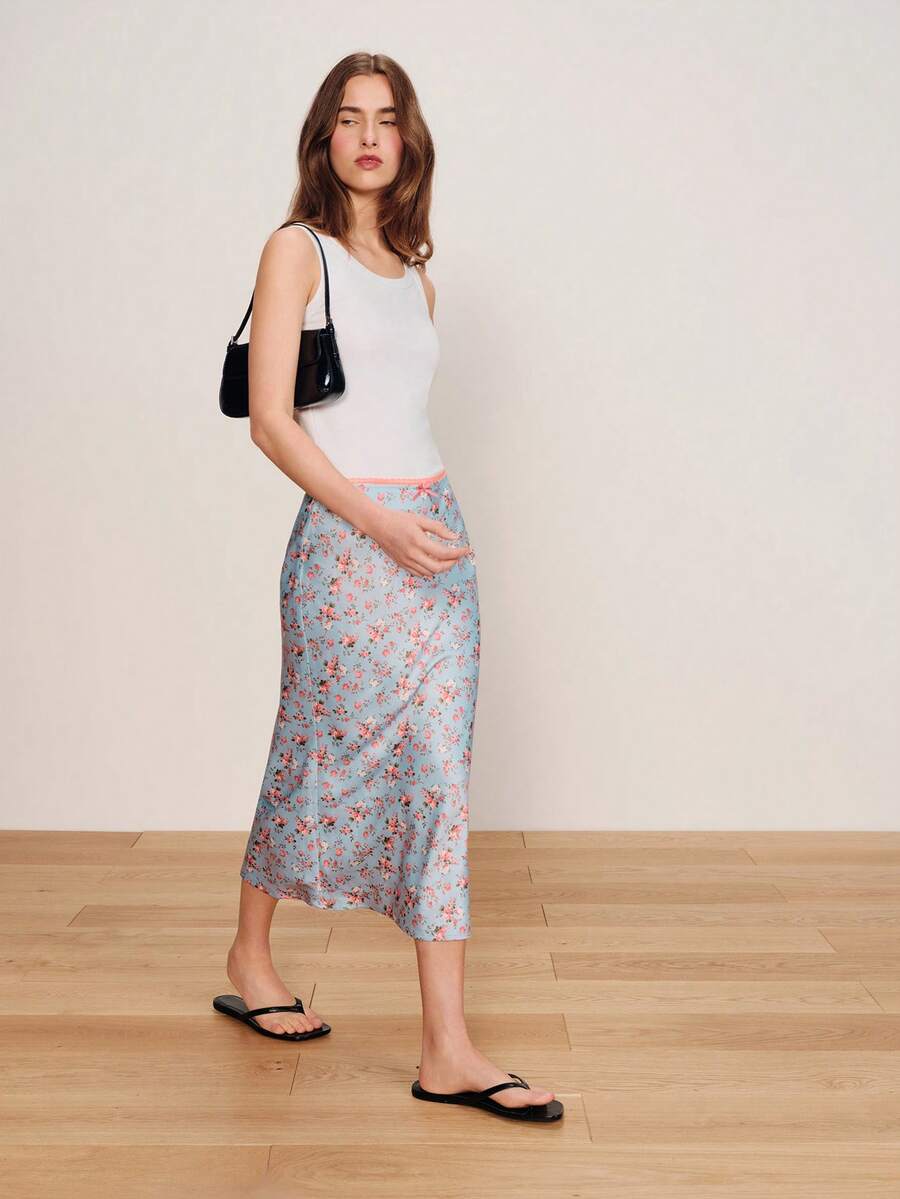 lacRébo 蓝色和粉色花卉印花缎面中长裙，松紧腰带配蝴蝶结装饰，春夏法式巴黎风度假装扮，外出办公穿搭，飘逸花朵缎面裙 - 藍色 - 查看 1