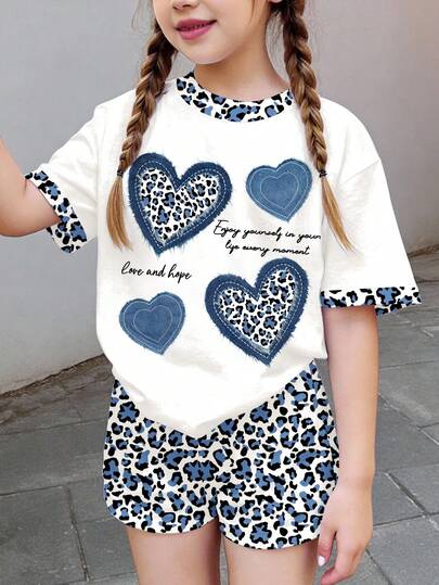 2 piezas Conjunto de top de manga corta y shorts con estampado de leopardo y corazón para niñas preadolescentes, atuendos de verano lindos, artículos para niños coreanos, de vuelta a la escuela, grunge, a rayas, cómodos, elegantes, con estampado gráfico, de dibujos animados, vintage, de color block, Y2K, kawaii, para fiestas, salidas, uso diario, vacaciones, suaves, esenciales, de estilo cottage, para juegos, de fin de semana casual, salidas familiares, sesiones de fotos