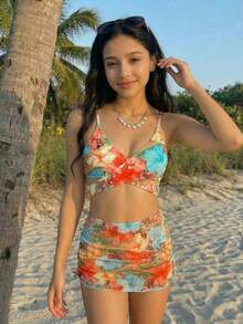 SHEIN 少女热带植物印花裹身吊带比基尼套装，含迷你裙，三件套，女士夏季套装，女士夏季套装，女士夏季服装，青少年泳装，女士两件套夏季套装，女士两件套比基尼套装，夏季沙滩女士泳装，沙滩泳衣，女士夏季服装，青少年泳装，女士两件套夏季三件套，女士比基尼，女士夏季套装 - 彩色 - 查看 3