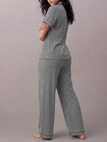 Bộ đồ ngủ sọc đen trắng giản dị dành cho nữ với kiểu dáng vừa vặn Bộ đồ ngủ nữ cài nút Bộ đồ ngủ sọc cho nữ Bộ đồ ngủ cài nút cho nữ Bộ đồ ngủ nữ Áo ngủ cài nút Bộ đồ ngủ - màu đen - Xem 3