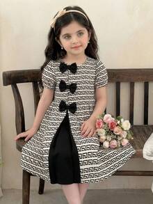 SHEIN Váy tay phồng họa tiết hoa nhí cho bé gái - Đen và trắng - Xem 1