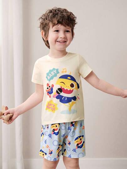 BABY SHARK X SHEIN Bộ đồ ngủ ngắn tay và quần short in hình hoạt hình dành cho bé trai.