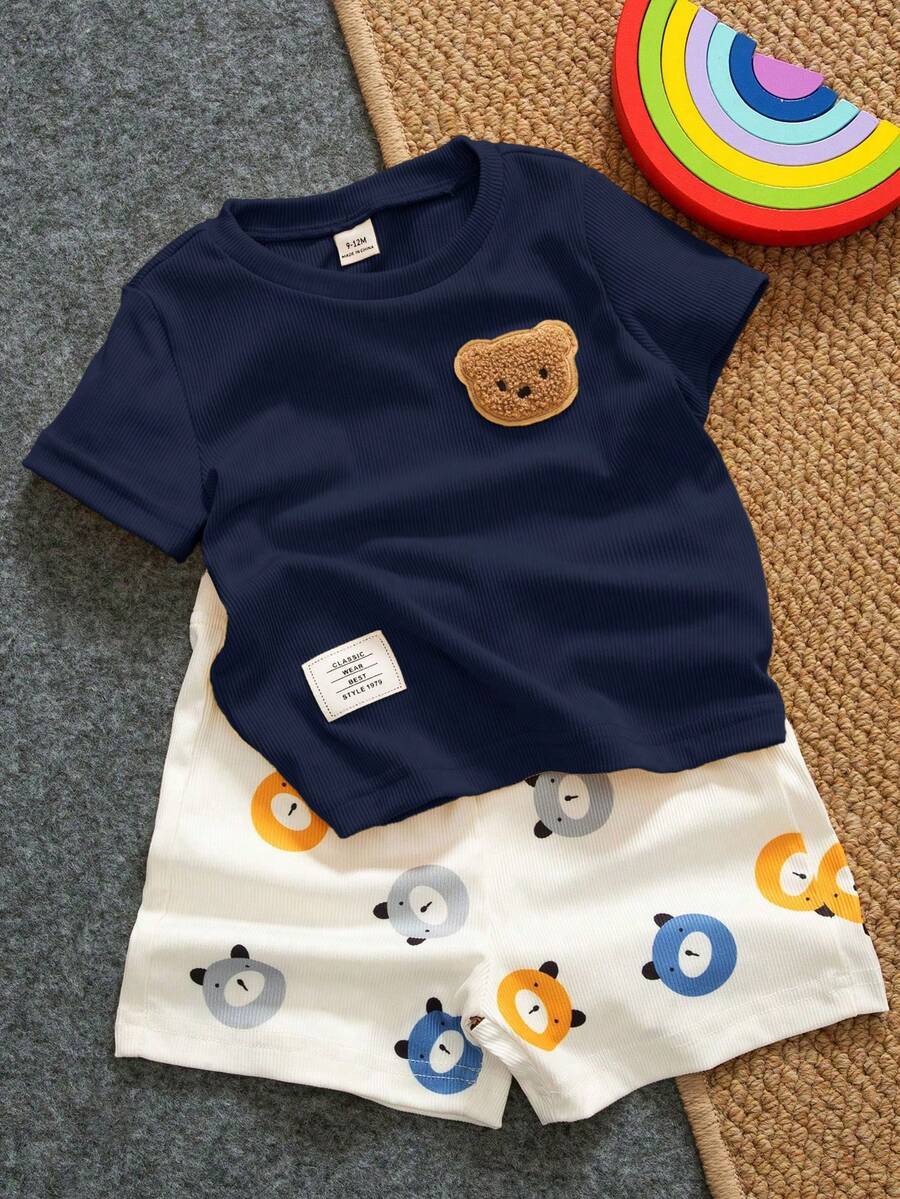 SHEIN Playful Pals Conjunto de roupa para bebê menino com 2 peças: casaquinho de manga curta com gola decorada com ursinho e shorts com estampa de urso. Conjunto de camisa e shorts para bebê menino, tecido canelado. Roupa de verão para bebê com estampa de urso. - Azul Real - Ver 1