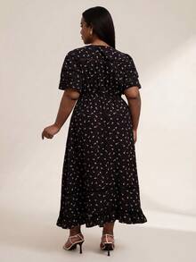 ELLERISSA Curve Elegant Lace Insert Midi Dresses For Women, Black Floral Print Button Down A Line Dress, Casual Summer Wear, Work Dress, Plus Size Dresses For Women, Office Outfits, Everyday Wear, Floral Midi Dress, Lace Trim Dress, Vacation Outfits, Lace Trim Dress - Black - View 2