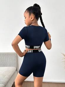 SHEIN 少女休闲街头时尚运动风印花缎带圆领短袖短裤套装 - 藏蓝色 - 查看 2