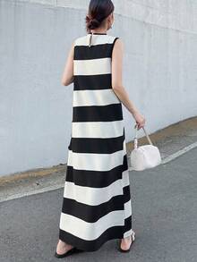 Women's Striped Round Neck Sleeveless Casual Long Summer Vacation Dress Sundress - Black and White - View 4