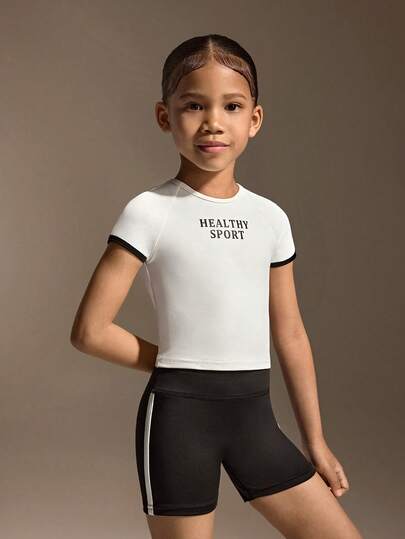 Bộ đồ thể thao 2 mảnh đen trắng dành cho bé gái – Áo ôm sát co giãn cao và quần short bó sát, bộ đồ tập luyện đồng bộ cho tập thể dục tại nhà, chạy bộ ngoài trời và trang phục thể thao thường ngày.