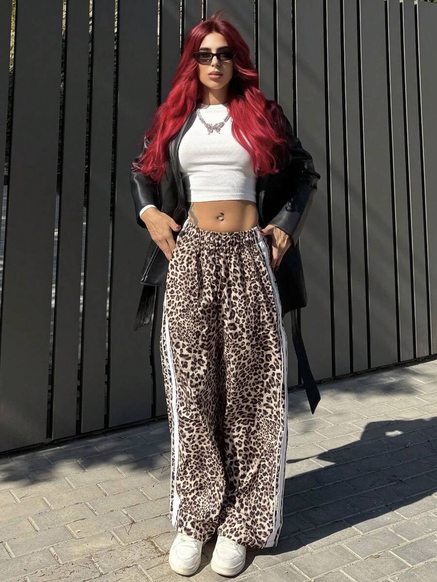 Bearsaez Pantalon de survêtement pour femmes, style décontracté et sportif hip-hop, avec décoration de texture rayée et imprimé léopard, pour le printemps et l'été, uniforme de rentrée scolaire, pour femmes de petite taille - Tabac - Voir 1