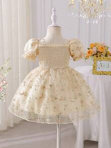 SHEIN Glamorique Kids 0-3岁女宝宝春夏优雅公主风网纱碎花泡泡袖杏色连衣裙，适合女宝宝春季穿着，也适合派对穿着，是送给新生儿的公主裙，也适合生日女宝宝。 - 杏色 - 查看 2