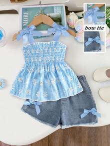 SHEIN Playful Pals 2件組少女夏季套裝，黃色花卉與藍色格紋細肩帶上衣搭配3D蝴蝶結裝飾與牛仔短褲，可愛休閒時尚服飾套裝，2026 - 藍色 - 查看 7
