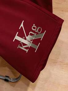 Manfinity Joysei Bộ áo thun nam dệt kim màu đỏ tía in họa tiết KING giả nhũ, kích thước tiêu chuẩn, phong cách thường ngày. - Màu Đỏ Sâu - Xem 4