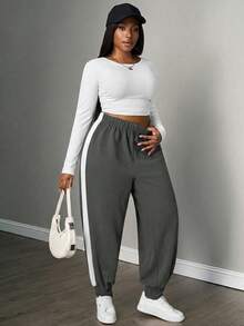 SHEIN PETITE CURVE Quần thể thao ống rộng phối màu tương phản, thích hợp cho lễ tốt nghiệp, trang phục đi học, lễ tốt nghiệp, trang phục giáo viên dành cho nữ, trang phục trở lại trường học. - Xám - Xem 5