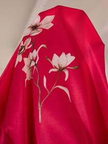 LuxeNights Bộ đồ ngủ tay ngắn và quần short bằng chất liệu lụa pha in hoa dành cho nữ. - Màu Hồng Tươi - Xem 7