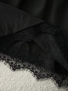 Franclia Conjunto de 2 piezas de top blanco ajustado de verano + shorts con ribete de encaje negro para mujer - Blanco y Negro - Ver 3