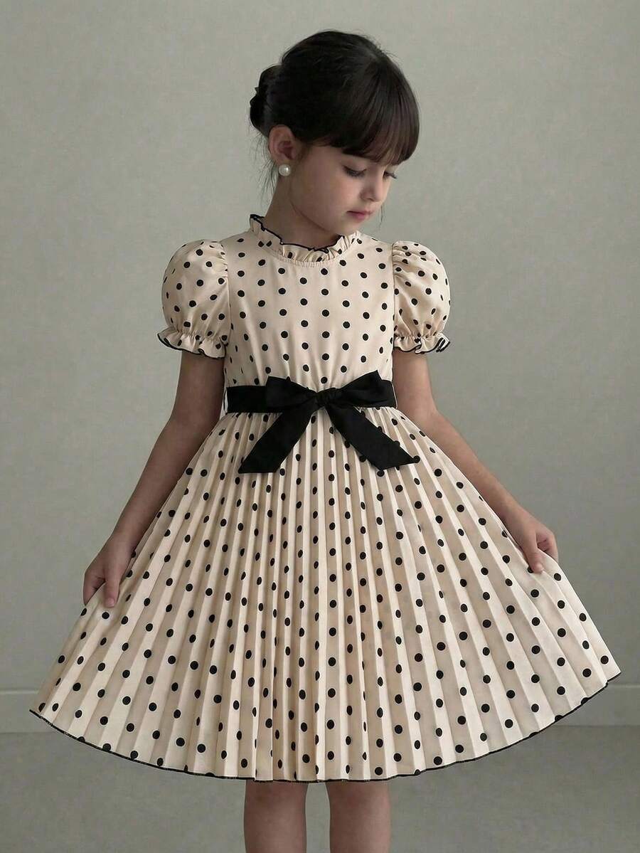 女童波点立领泡泡袖休闲连衣裙，复古百褶裙，适合各种场合，如婚礼、派对、舞会、节日、春假、情人节、花童等，可爱优雅甜美，复古时尚。也可与妈妈、女儿或姐妹穿着，适合家庭度假、日常穿着。 - 卡其色 - 查看 1