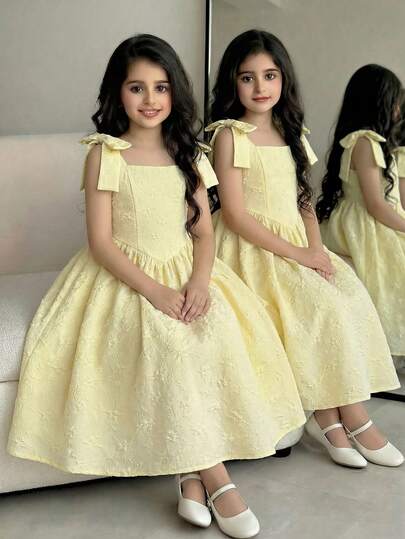 Tween Girl Casual Daily Girls' 3D Jacquard Spaghetti Strap Dress & Textured Jacquard Fabric Square Neck Design & (3D Floral Jacquard + Wide Strap + Shoulder Bow Decoration) & Cinched Waist Full Skirt & Soft Yet Structured Suitable For Multiple Seasons & Fresh Cream Yellow Color Exquisite Jacquard Suitable For Daily Outings /